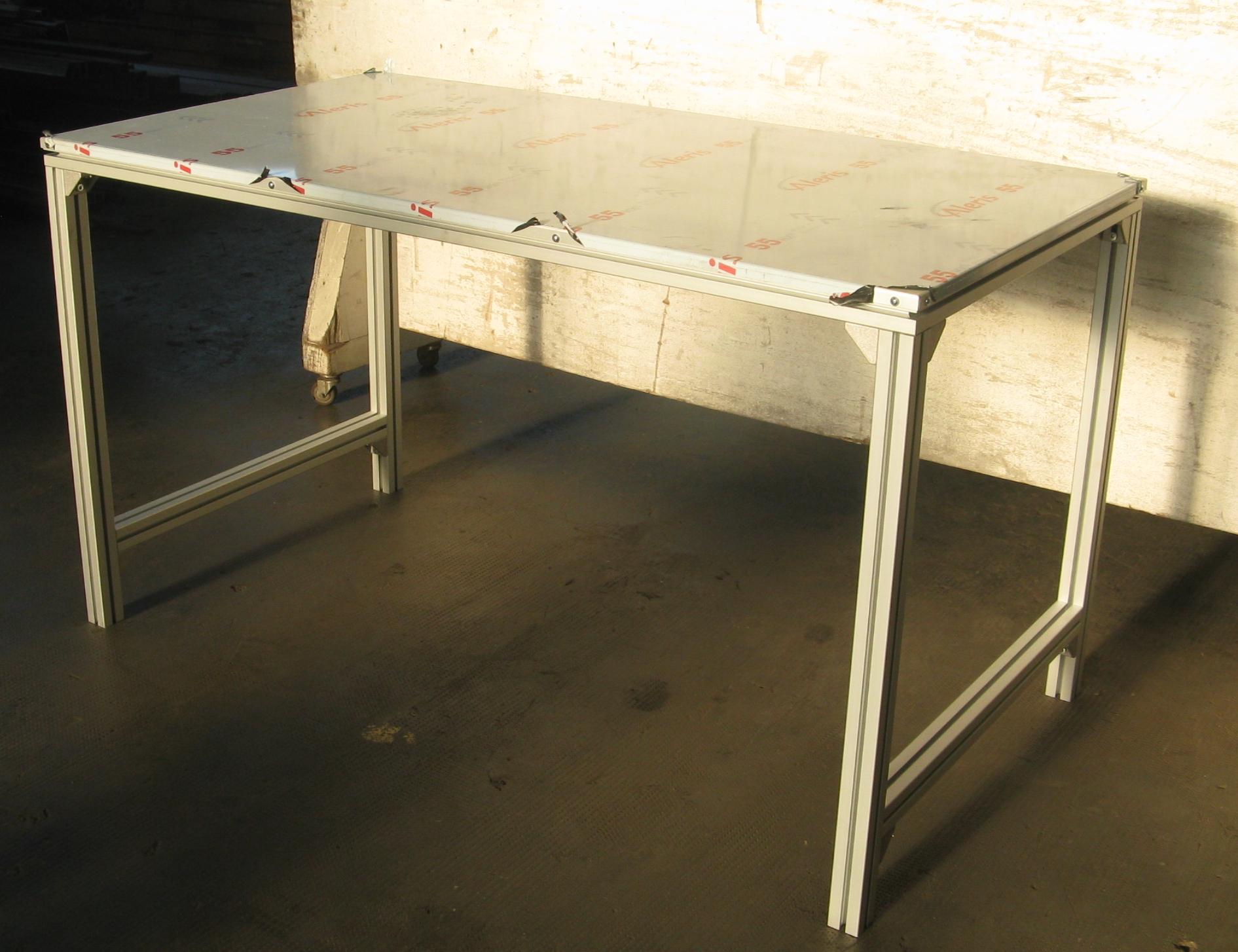 Work table with aluminium profiles BOSCH