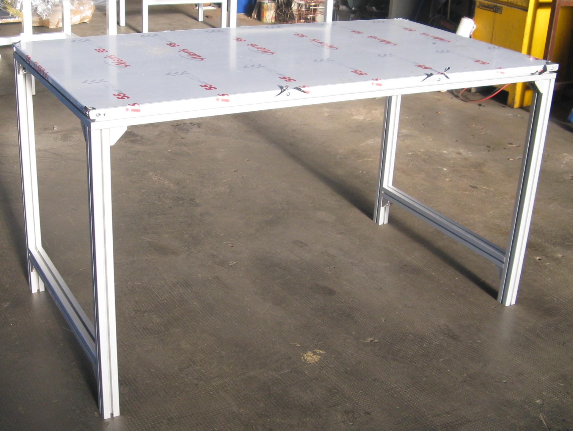 Work table with aluminium profiles BOSCH