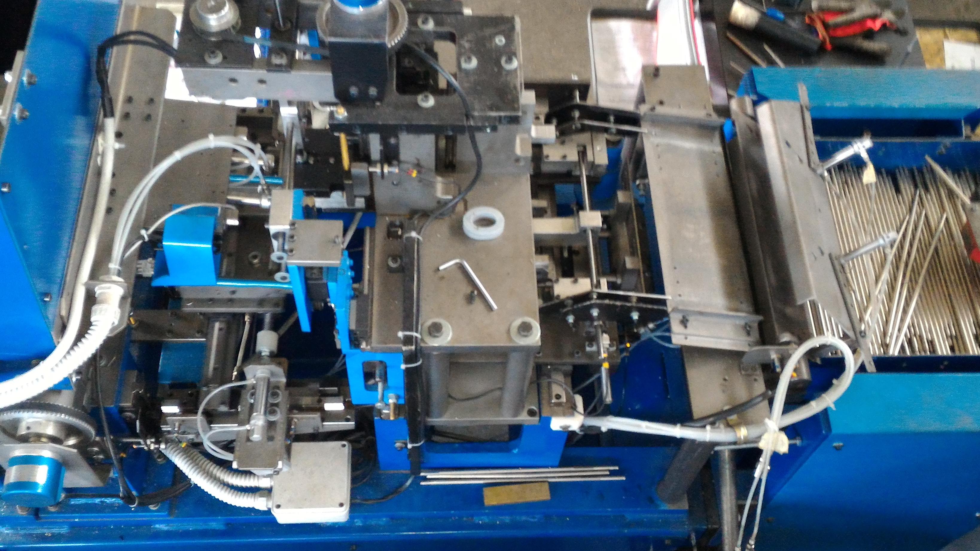 Special machine for thrust control of trees
