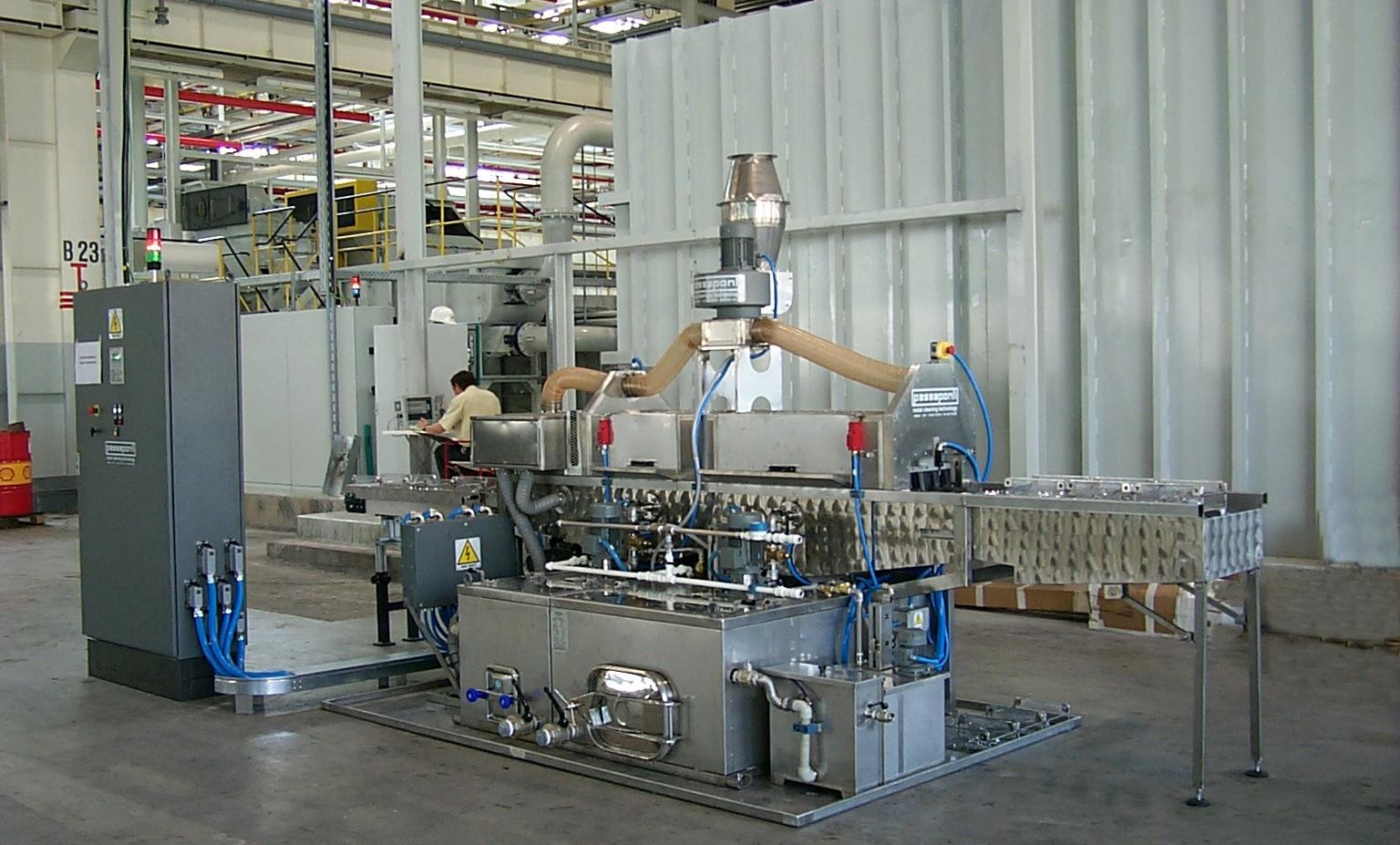 Linear tunnel washer